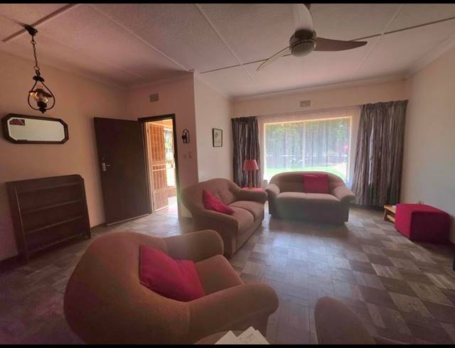 4 BEDROOM HOUSE FOR SALE IN PARKDENE